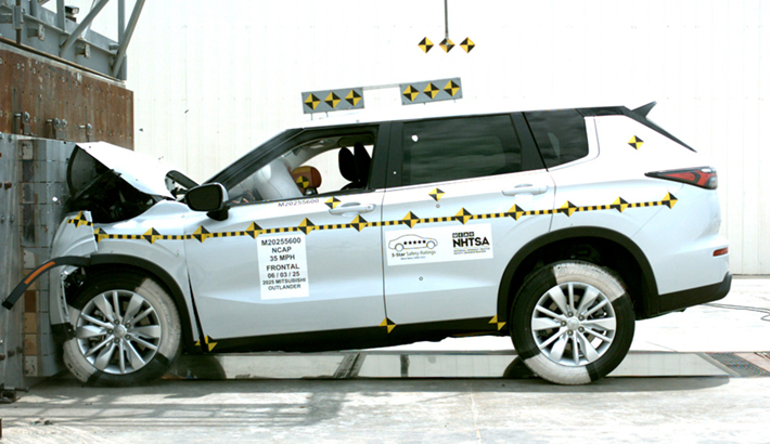 NHTSA crash test of the 2025 Mitsubishi Outlander