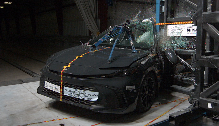 NHTSA Side pole test of the 2025 Toyota Camry