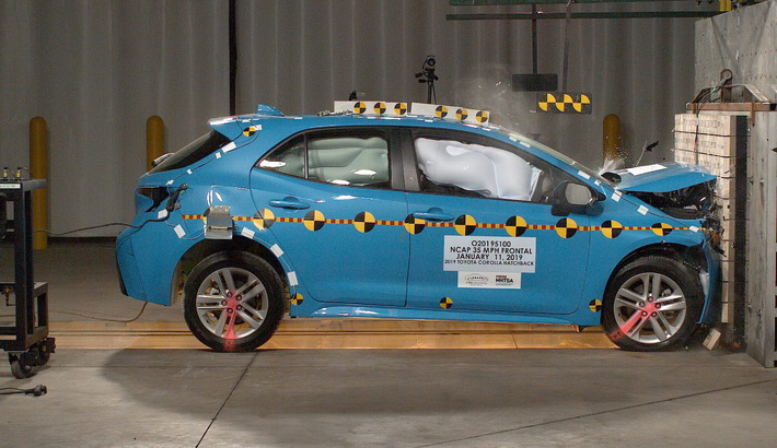 NHTSA crash test of the 2025 Toyota Corolla