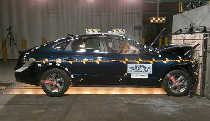 NHTSA crash test of the 2024 Hyundai Sonata
