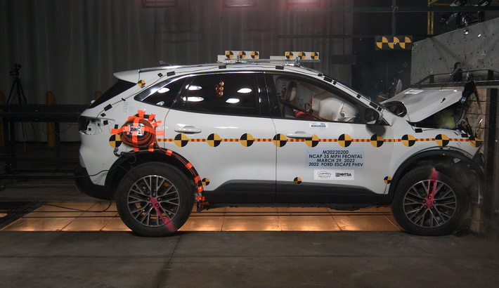 NHTSA crash test of the 2025 Ford Escape