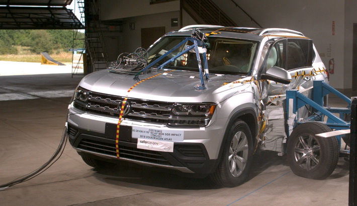 NHTSA Side impact test of the 2025 Volkswagen Atlas