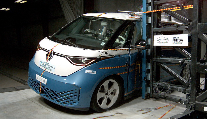 NHTSA Side pole test of the 2025 Volkswagen Id.Buzz