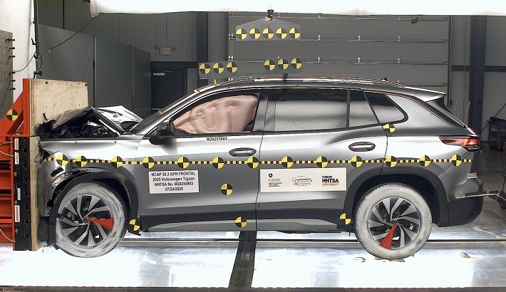 NHTSA crash test of the 2025 Volkswagen Tiguan