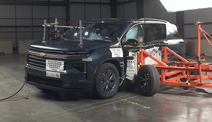 NHTSA Side impact test of the 2025 Chevrolet Traverse