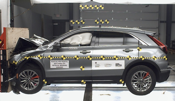 NHTSA crash test of the 2025 Cadillac Xt4