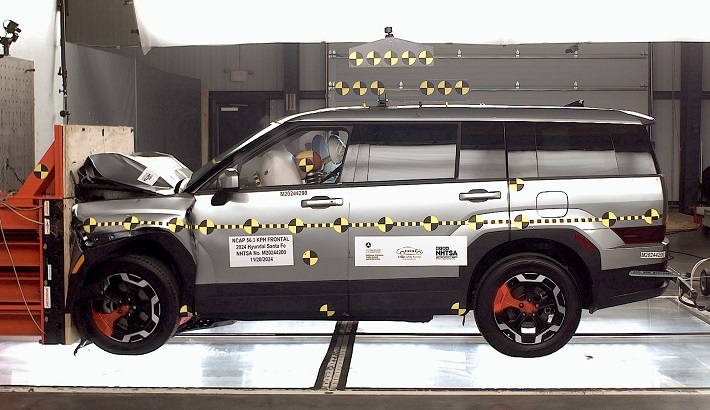 NHTSA crash test of the 2025 Hyundai Santa Fe