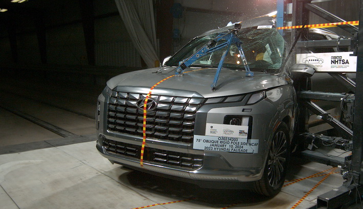 NHTSA Side impact test of the 2025 Hyundai Palisade