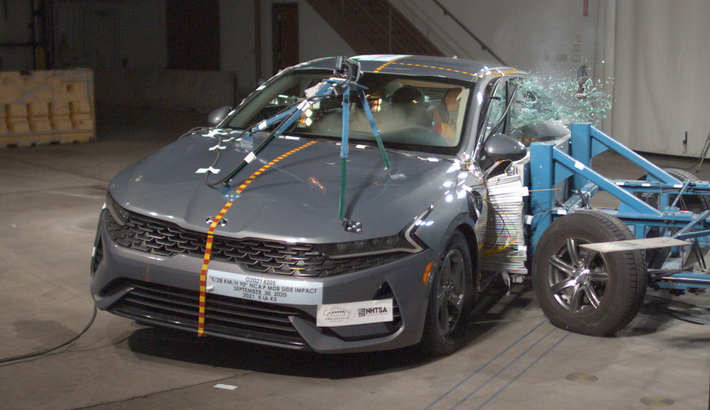NHTSA Side impact test of the 2025 Kia K5