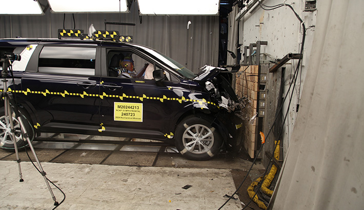 NHTSA crash test of the 2024 Kia Carnival