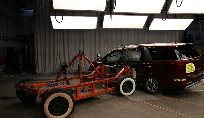 NHTSA Side impact test of the 2024 Kia Carnival