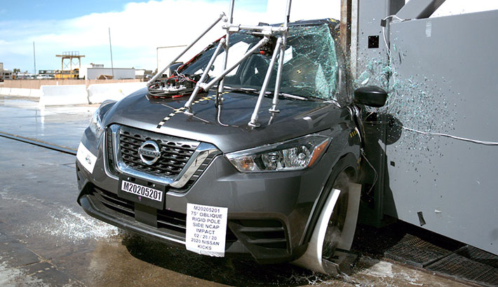 NHTSA Side pole test of the 2025 Nissan Kicks Play