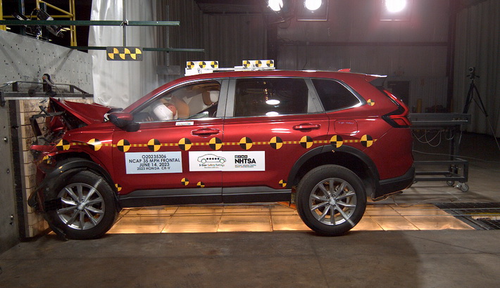NHTSA crash test of the 2026 Honda Cr-V Hybrid