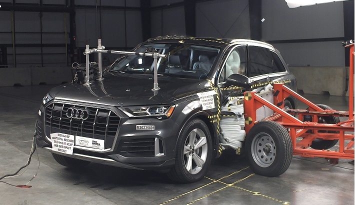 NHTSA Side impact test of the 2026 Audi Q7 Mhev
