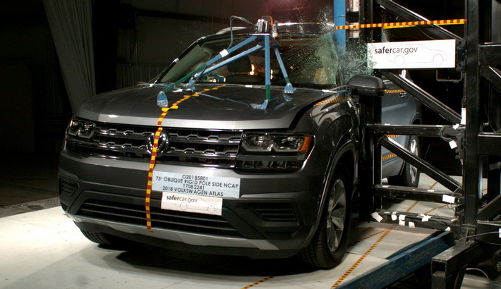 NHTSA Side pole test of the 2026 Volkswagen Atlas