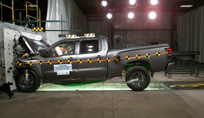 NHTSA crash test of the 2026 Nissan Frontier