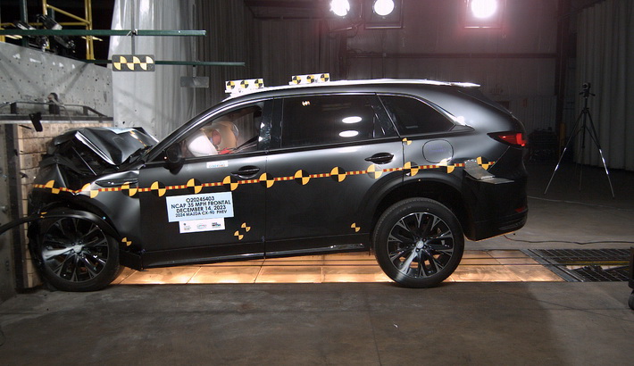 NHTSA crash test of the 2026 Mazda CX-90