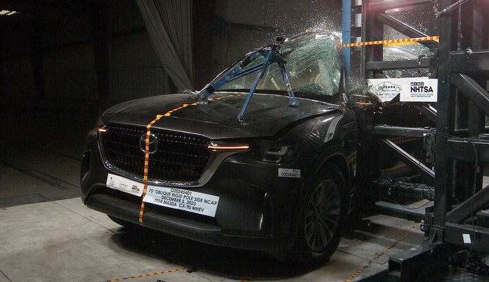 NHTSA Side pole test of the 2026 Mazda CX-70 Mhev