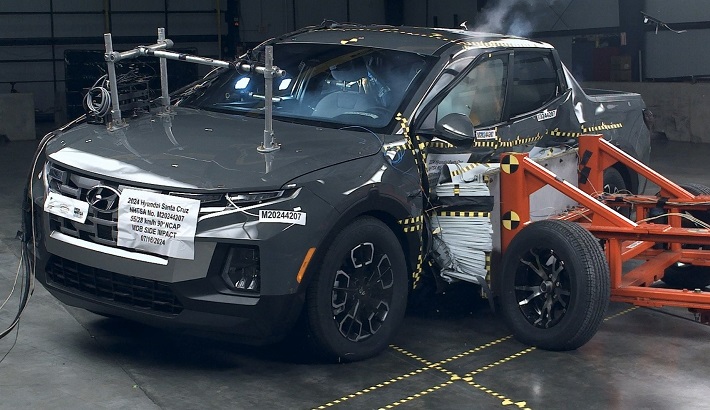 NHTSA Side impact test of the 2026 Hyundai Santa Cruz