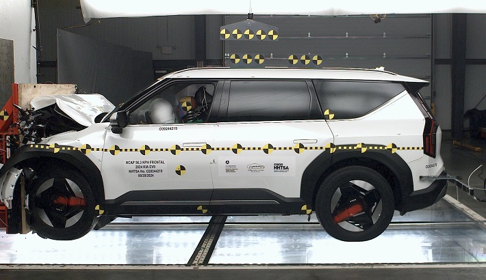 NHTSA crash test of the 2026 Kia Ev9 Bev