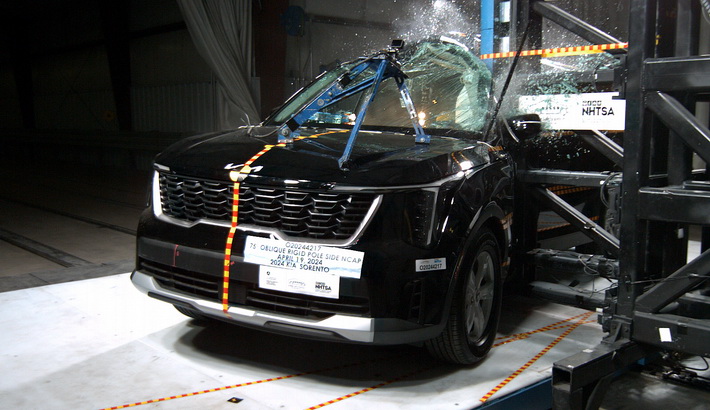 NHTSA Side pole test of the 2026 Kia Sorento