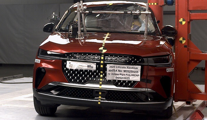 NHTSA Side impact test of the 2026 Lincoln Nautilus