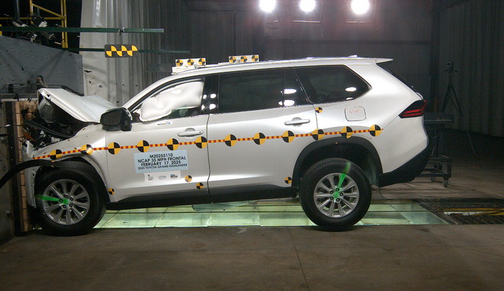 NHTSA crash test of the 2026 Toyota Grand Highlander Hybrid